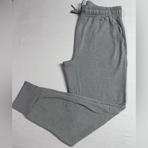 🔥🔥🔥 Lolë Men's Lightweight Lounge Joggers Gray NWOT - Picture 2 of 5